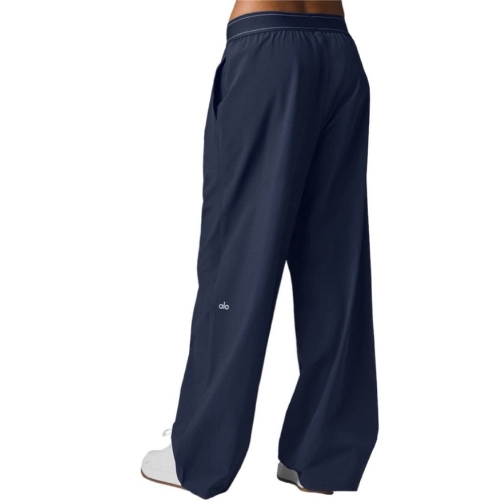 NWT Alo Yoga Suit Up Trouser size Small in Navy Blue - Picture 4 of 9